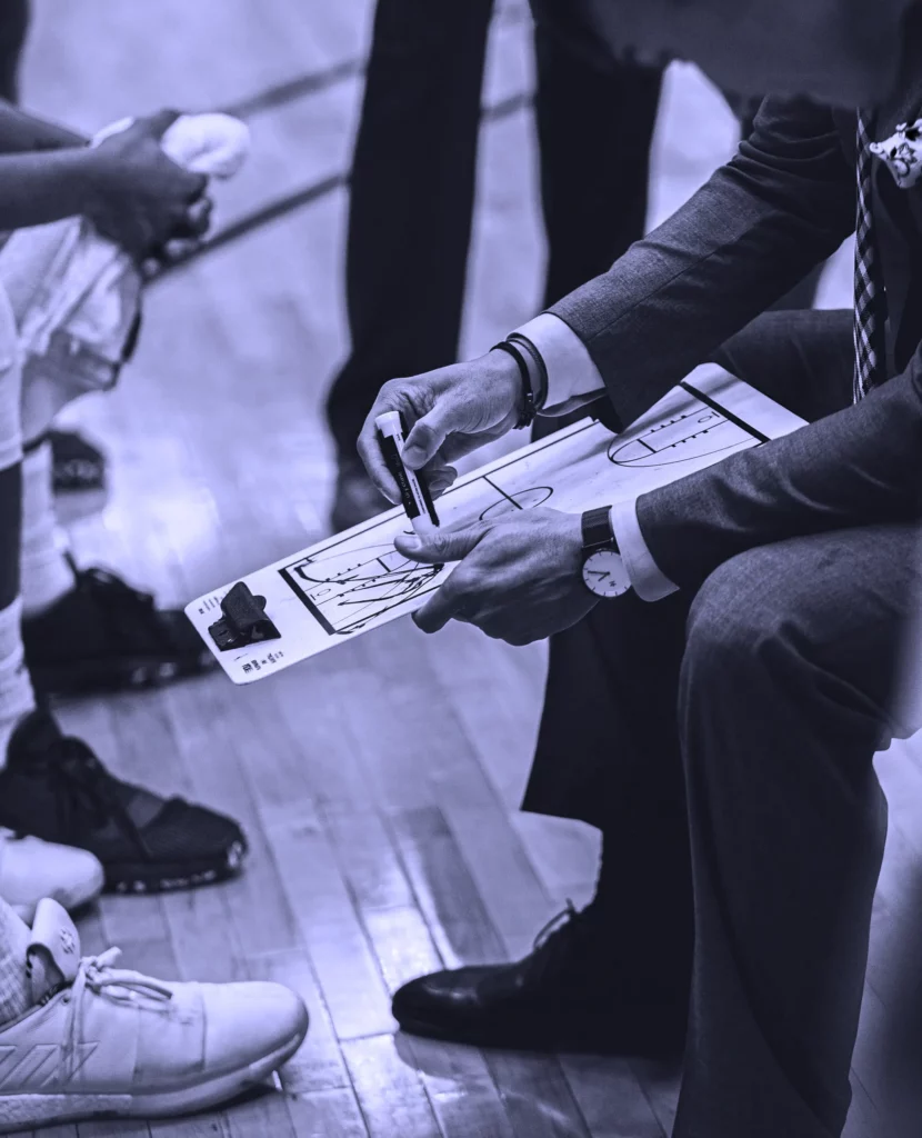 Planche de tactique sportive symbolisant l'approche sur mesure de l'investissement